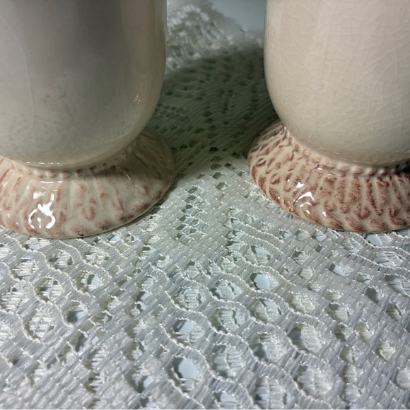 Vintagecream-colored ceramic sugar bowl and creamer set features decorative lids - Picture 3 of 8